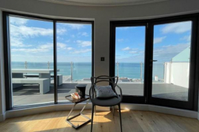 Seasalt - Beach Front Apartment